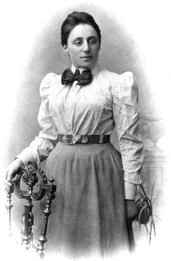 Ама́лия Э́мми Нётер (нем. Amalie Emmy Noether; 23 марта 1882, Эрланген, Германия — 14 апреля 1935, Брин-Мор, Пенсильвания, США)