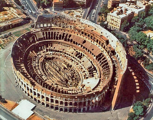 Колизей в Риме имеет в плане форму эллипса. Построен в 72—80 годах н. э.